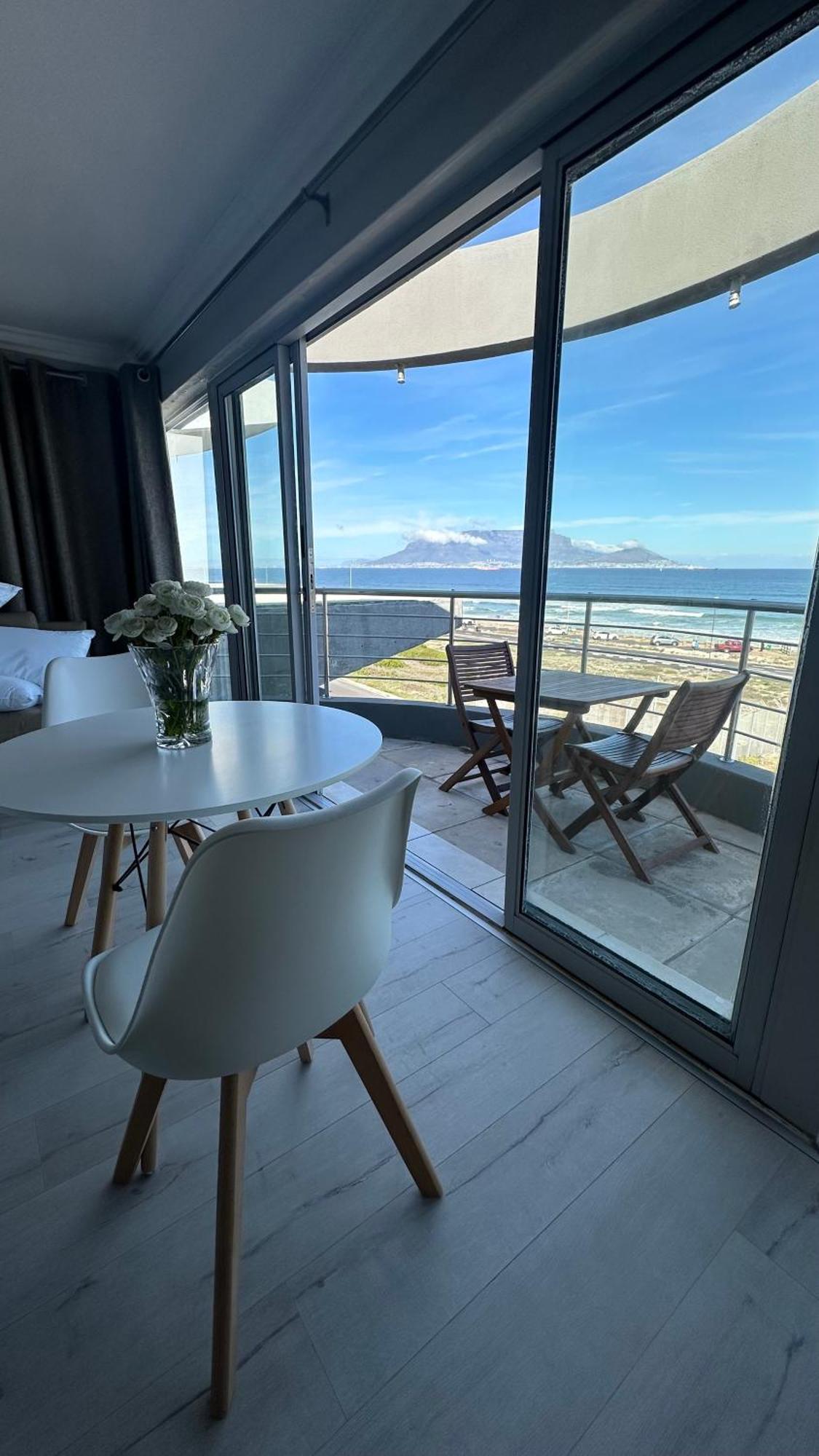 Oceansnest Guest House Блубергстранд Екстериор снимка