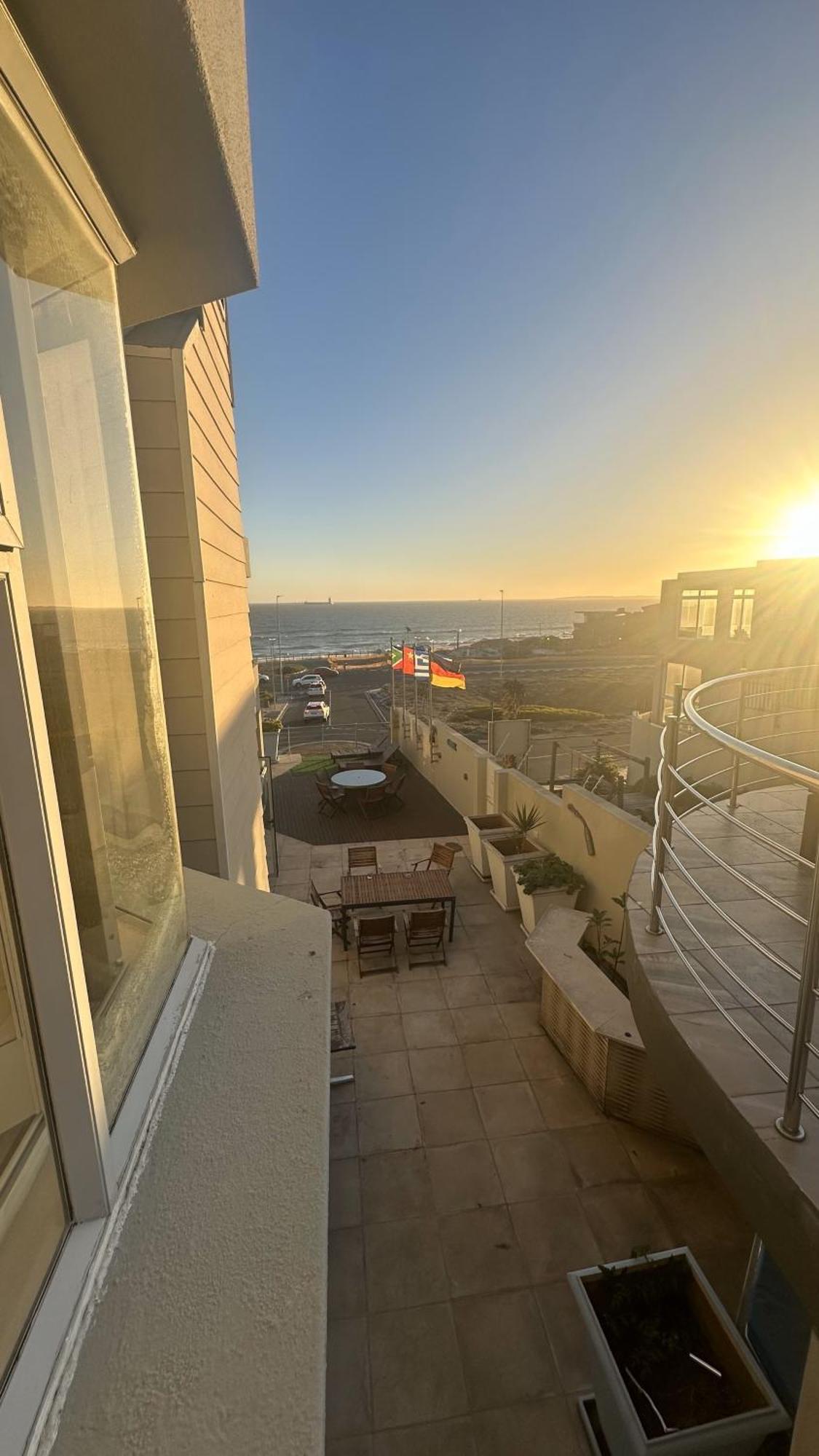 Oceansnest Guest House Блубергстранд Екстериор снимка